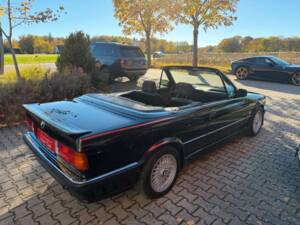 Bild 7/28 von BMW 320i (1988)