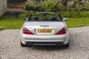 Image 21/50 de Mercedes-Benz SL 55 AMG (2006)