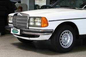 Image 7/25 of Mercedes-Benz 280 CE (1977)