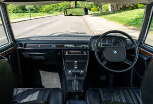 Image 14/29 of BMW 3,3 L (1975)