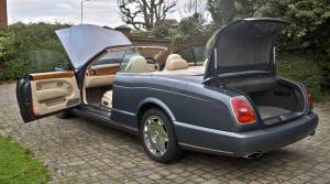 Image 22/50 of Bentley Azure (2007)