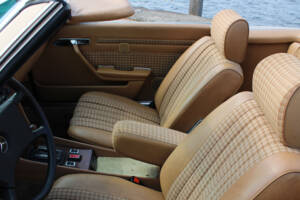 Image 21/26 of Mercedes-Benz 280 SL (1980)