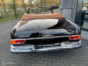 Image 4/14 of Mercedes-Benz 280 SE 3,5 (1970)