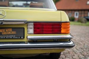 Afbeelding 15/75 van Mercedes-Benz 280 SE (1976)