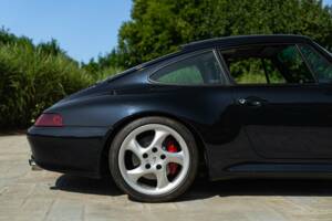 Immagine 18/50 di Porsche 911 Carrera 4S (1996)