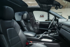Immagine 18/24 di Porsche Cayenne Turbo (2018)