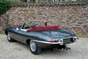 Immagine 2/50 di Jaguar E-Type 3.8 (1961)