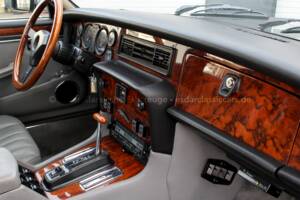 Immagine 26/46 di Jaguar XJ 12 (1986)