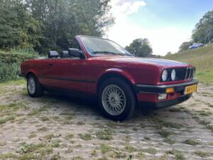 Image 3/8 de BMW 325i (1986)