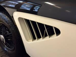 Image 18/27 de Austin-Healey 3000 Mk II (BJ7) (1964)