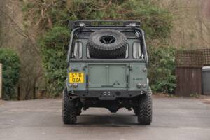 Image 38/50 de Land Rover Defender 110 Crew Cab SE (2010)