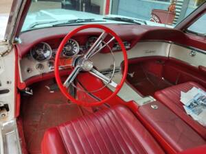 Obraz 2/8 pojazdu Ford Thunderbird Landau Coupe (1962)