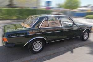 Bild 3/18 von Mercedes-Benz 200 (1983)