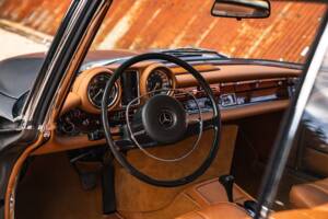 Image 25/37 of Mercedes-Benz 280 SE 3,5 (1970)