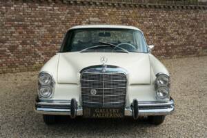Image 26/50 de Mercedes-Benz 280 SE (1968)