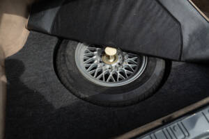 Image 33/34 of BMW 750iL (1989)