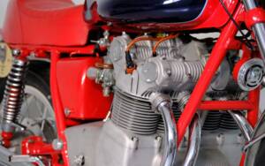 Image 22/99 of MV Agusta 750 Sport (1971)