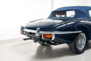 Image 25/36 of Jaguar E-Type (1969)