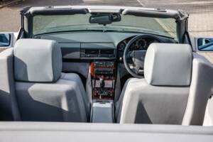 Image 33/43 of Mercedes-Benz SL 500 (1996)
