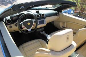 Image 7/35 de Ferrari California (2010)