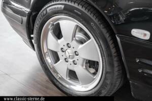Immagine 13/15 di Mercedes-Benz SL 320 (2001)