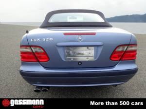 Immagine 6/15 di Mercedes-Benz CLK 320 (1998)