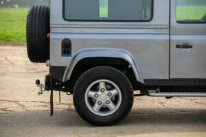 Image 37/50 of Land Rover Defender 90 "50th Anniversary" (1998)