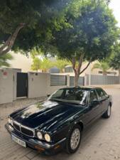 Image 7/10 of Jaguar XJ 8 Executive (2000)