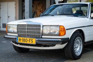 Image 29/62 of Mercedes-Benz 280 CE (1982)