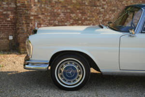Image 32/50 of Mercedes-Benz 280 SE (1968)