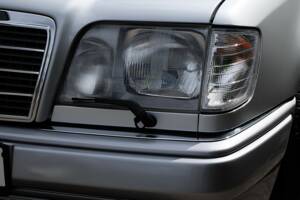 Image 33/69 of Mercedes-Benz E 320 (1994)