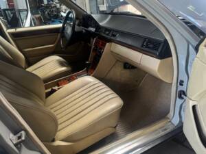 Bild 44/51 von Mercedes-Benz 300 D Turbo (1991)