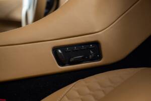 Image 17/32 of Aston Martin Vanquish (2013)