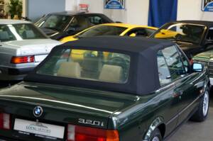 Afbeelding 17/25 van BMW 320i (1988)