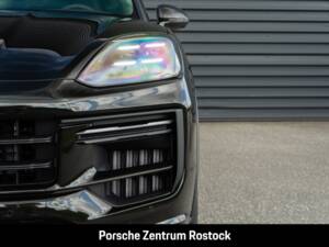 Obraz 4/33 pojazdu Porsche Cayenne Coupé Turbo S E-Hybrid (2026)