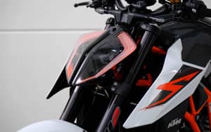 Image 34/83 of KTM 1290 Super Duke R (2018)