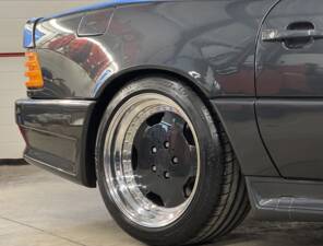 Image 10/37 de Mercedes-Benz 500 SL 6.0 AMG (1990)