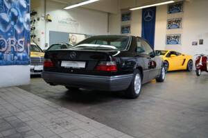 Bild 14/35 von Mercedes-Benz E 320 (1993)