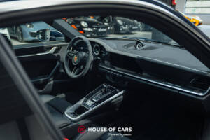 Image 31/50 of Porsche 911 Carrera 4S &quot;Belgian Legend Edition&quot; (2020)