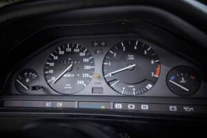 Image 58/90 of BMW 325i (1987)