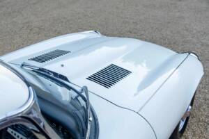 Bild 9/10 von Jaguar E-Type V12 (2+2) (1972)