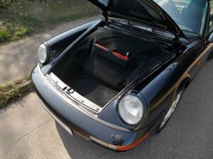 Immagine 25/31 di Porsche 911 Carrera 2 (1992)