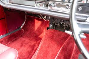 Image 28/35 of Mercedes-Benz 190 c (1965)