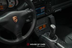 Bild 19/23 von Porsche 911 Carrera 4S (2005)