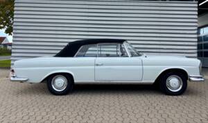 Image 33/33 of Mercedes-Benz 250 SE (1966)