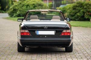 Image 22/83 de Mercedes-Benz E 220 (1996)