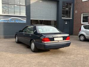 Immagine 7/28 di Mercedes-Benz 400 SE (1992)