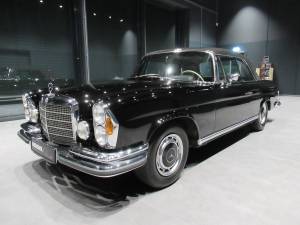 Image 2/17 of Mercedes-Benz 280 SE (1969)