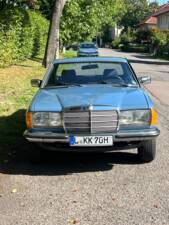 Immagine 7/38 di Mercedes-Benz 230 CE (1983)