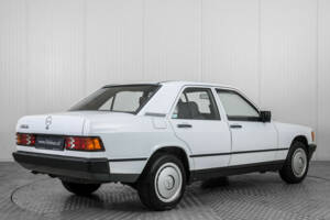 Image 2/50 de Mercedes-Benz 190 D (1986)